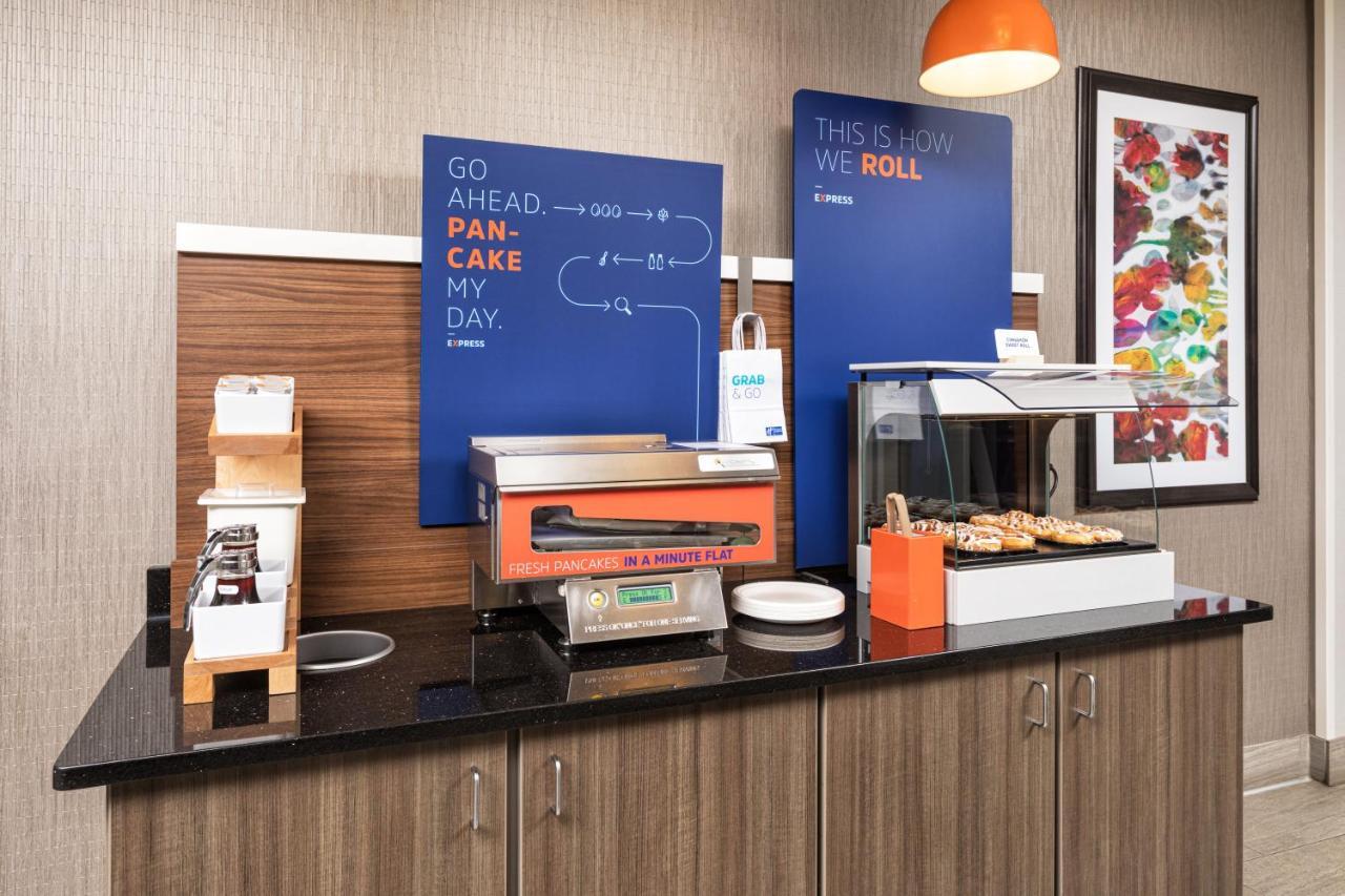 Holiday Inn Express Hotel & Suites Minneapolis - Minnetonka By Ihg Exterior foto